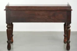 Élégant bureau / table d'écriture anglaise antique du milieu du XIXe siècle