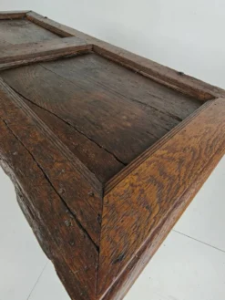 Élégant coffre en chêne du XVIIIe siècle – daté de 1756