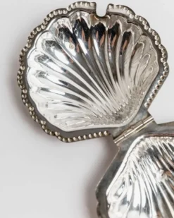 Élégant sucrier vintage en forme de coquillage en argent des années 1960 avec cuillère.