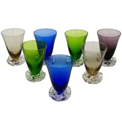 7 élégants verres à liqueur anciens en cristal multicolores vintage