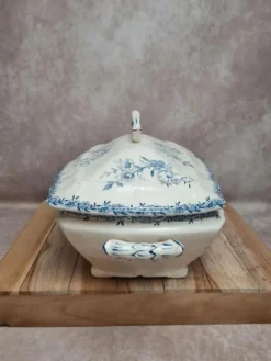Légumier ancien en terre de fer Clairefontaine Lg – Modèle Montespan – XIXe