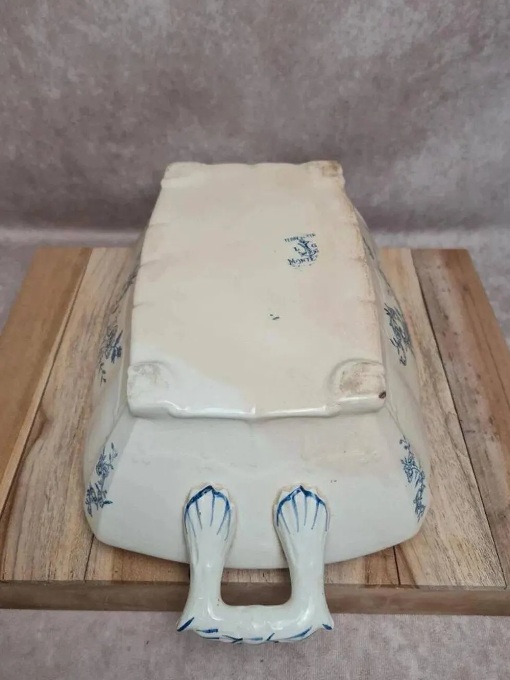 Légumier ancien en terre de fer Clairefontaine Lg – Modèle Montespan – XIXe