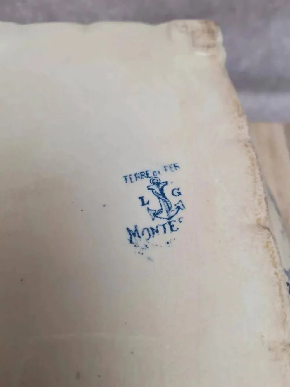 Légumier ancien en terre de fer Clairefontaine Lg – Modèle Montespan – XIXe