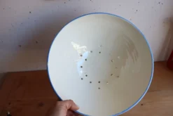 Légumier couvert en céramique à décor marin peint – plat à homar