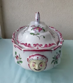 Légumier en faïence style Lunéville
