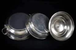 Légumier en métal argenté avec son plateau assorti – poinçonné