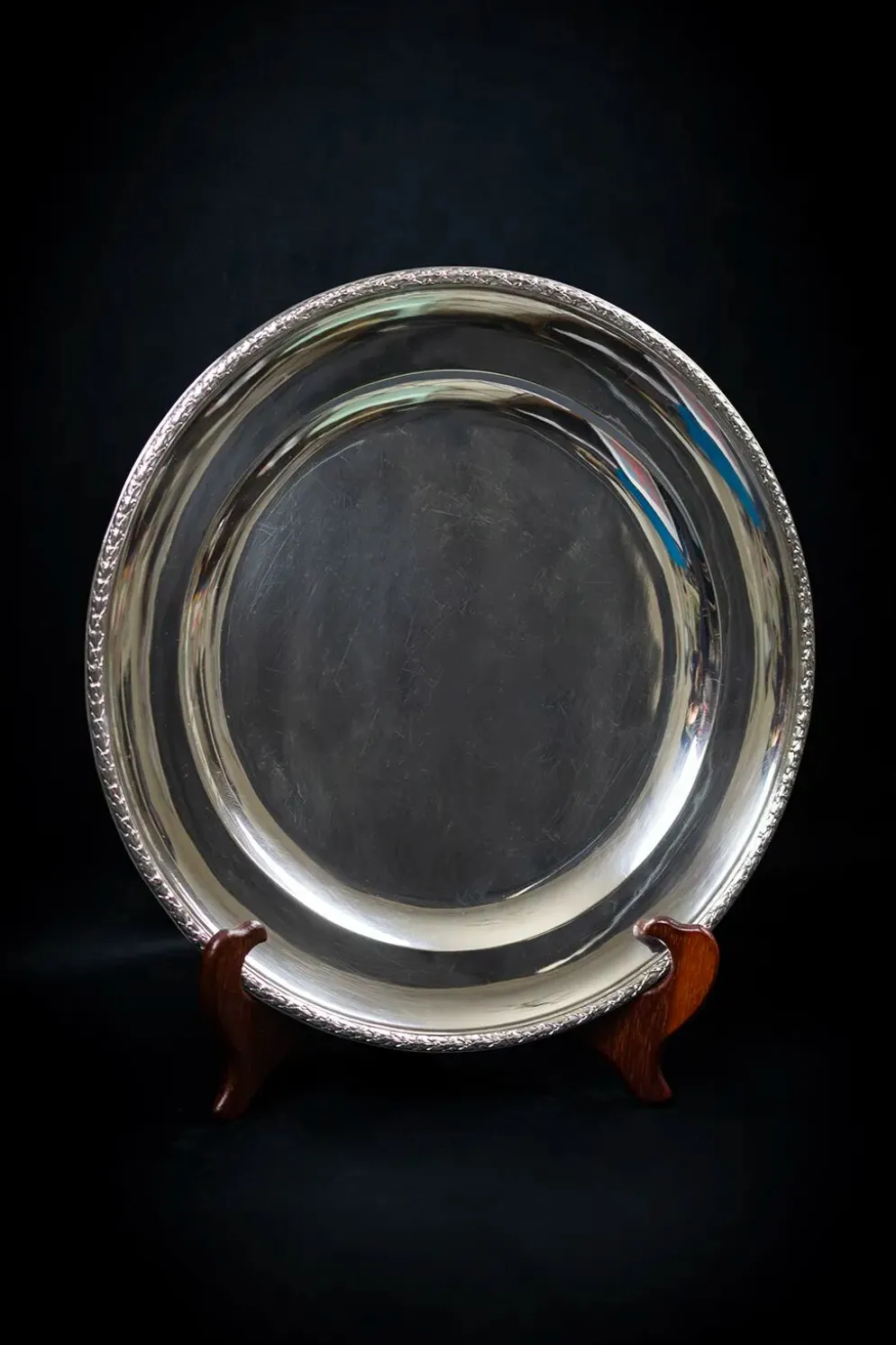 Légumier en métal argenté avec son plateau assorti – poinçonné