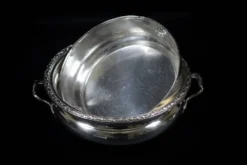Légumier en métal argenté avec son plateau assorti – poinçonné
