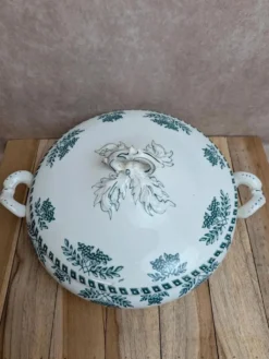Légumière ancienne terre de fer – Faïencerie d’onnaing – décor Sorbier