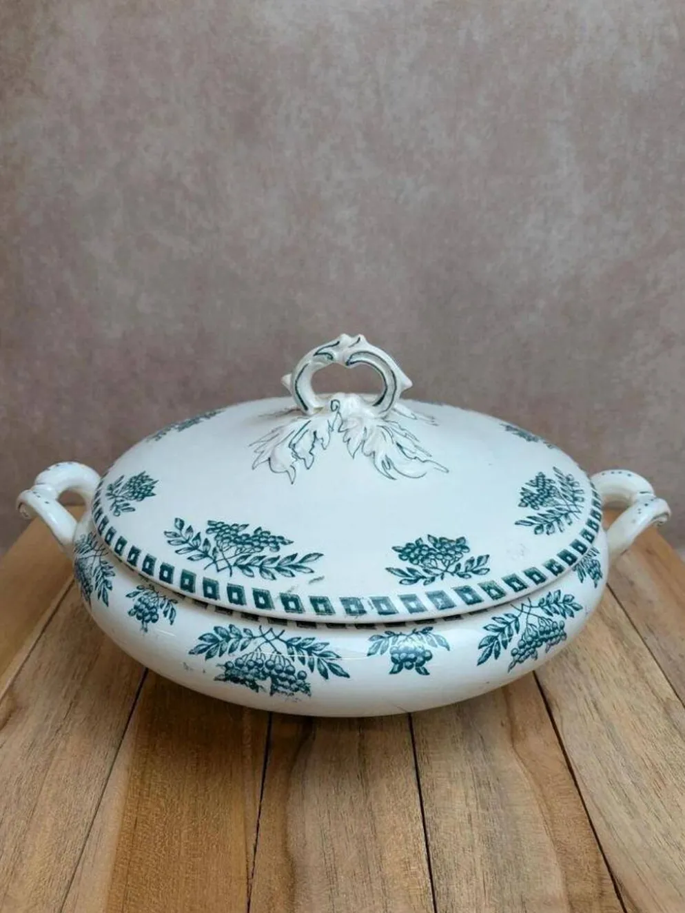 Légumière ancienne terre de fer – Faïencerie d’onnaing – décor Sorbier