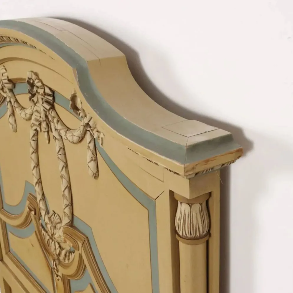 Lit ancien de style néoclassique en hêtre laqué, manufacture Luigi Gatti, XXe siècle