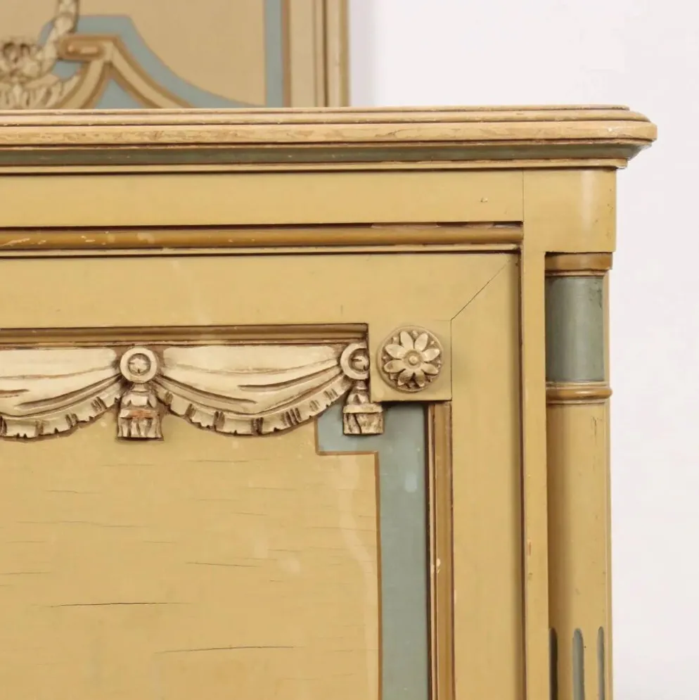 Lit ancien de style néoclassique en hêtre laqué, manufacture Luigi Gatti, XXe siècle