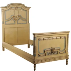 Lit ancien de style néoclassique en hêtre laqué, manufacture Luigi Gatti, XXe siècle
