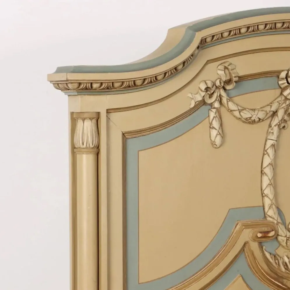 Lit ancien de style néoclassique en hêtre laqué, manufacture Luigi Gatti, XXe siècle