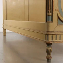 Lit ancien de style néoclassique en hêtre laqué, manufacture Luigi Gatti, XXe siècle