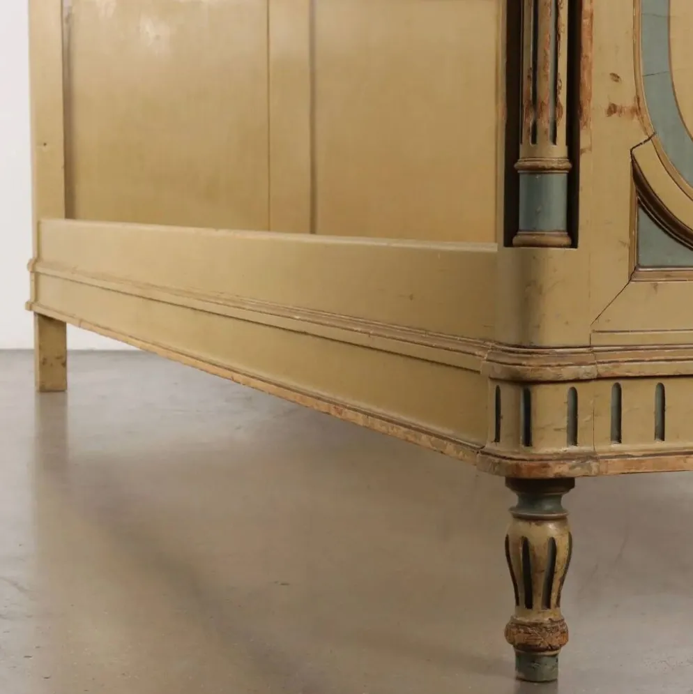 Lit ancien de style néoclassique en hêtre laqué, manufacture Luigi Gatti, XXe siècle