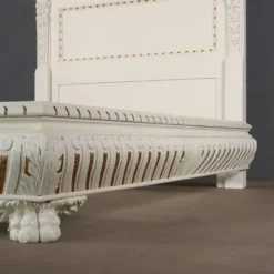 Lit ancien de style néo-Renaissance en peuplier sculpté, XXe siècle