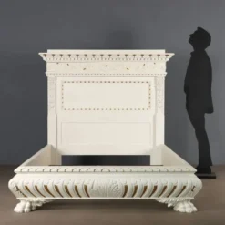 Lit ancien de style néo-Renaissance en peuplier sculpté, XXe siècle