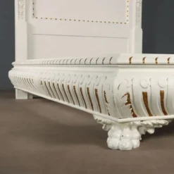 Lit ancien de style néo-Renaissance en peuplier sculpté, XXe siècle