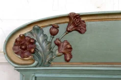 Lit Art Nouveau en bois sculpté et peint, Pavots / Coquelicots, Circa 1900