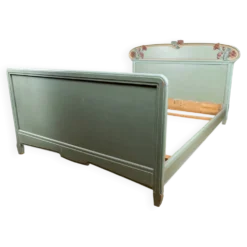 Lit Art Nouveau en bois sculpté et peint, Pavots / Coquelicots, Circa 1900