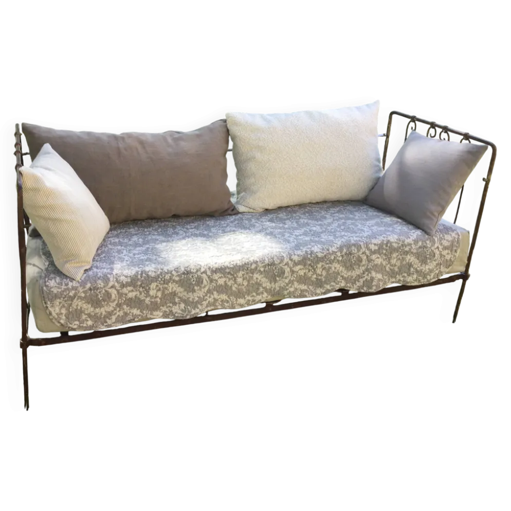 Lit banquette ancien fer forgé avec coussins