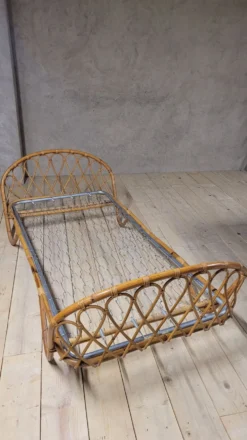Lit banquette corbeille en rotin vintage- 1950s