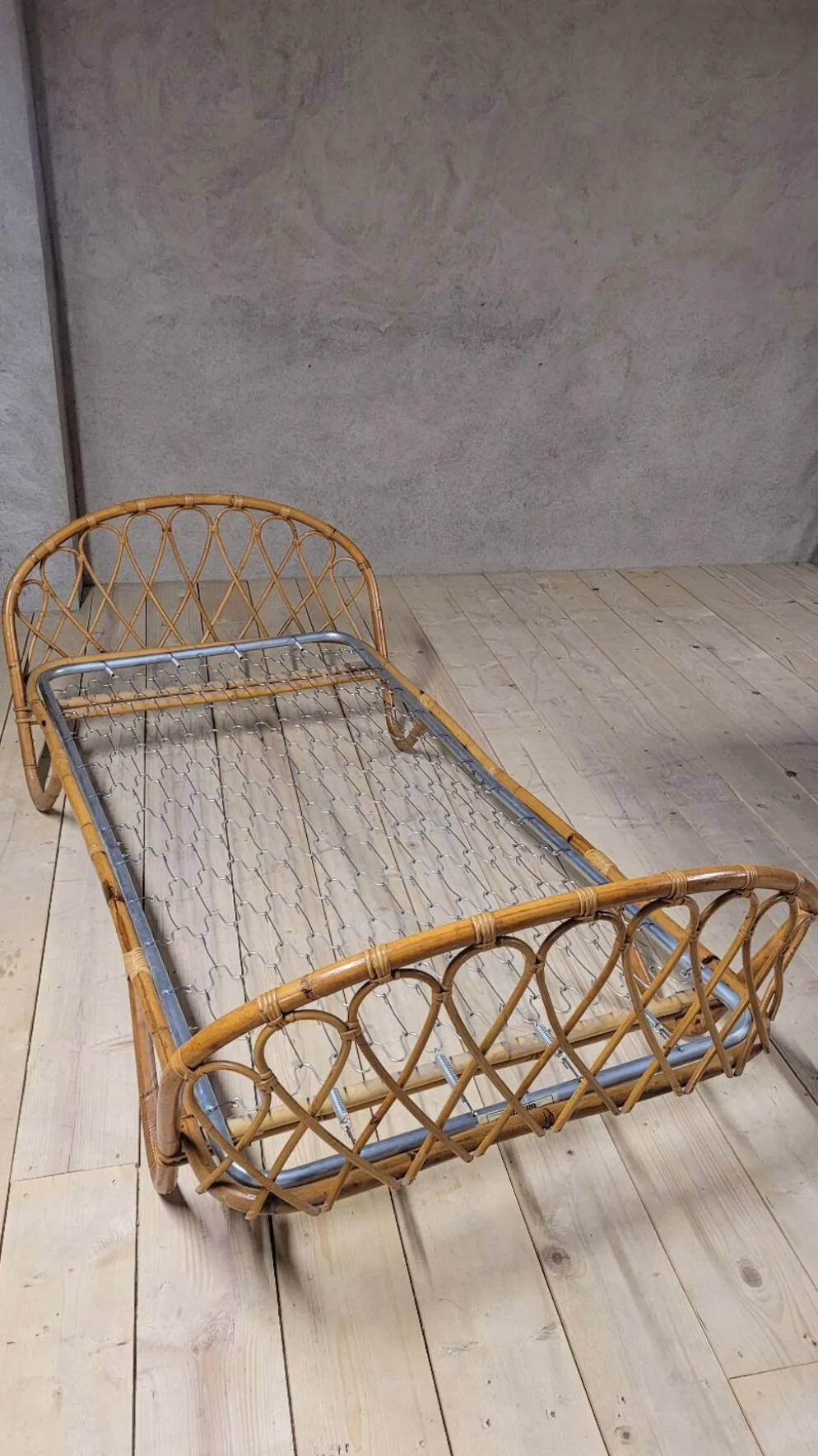 Lit banquette corbeille en rotin vintage- 1950s