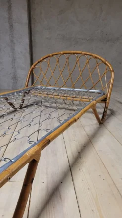 Lit banquette corbeille en rotin vintage- 1950s