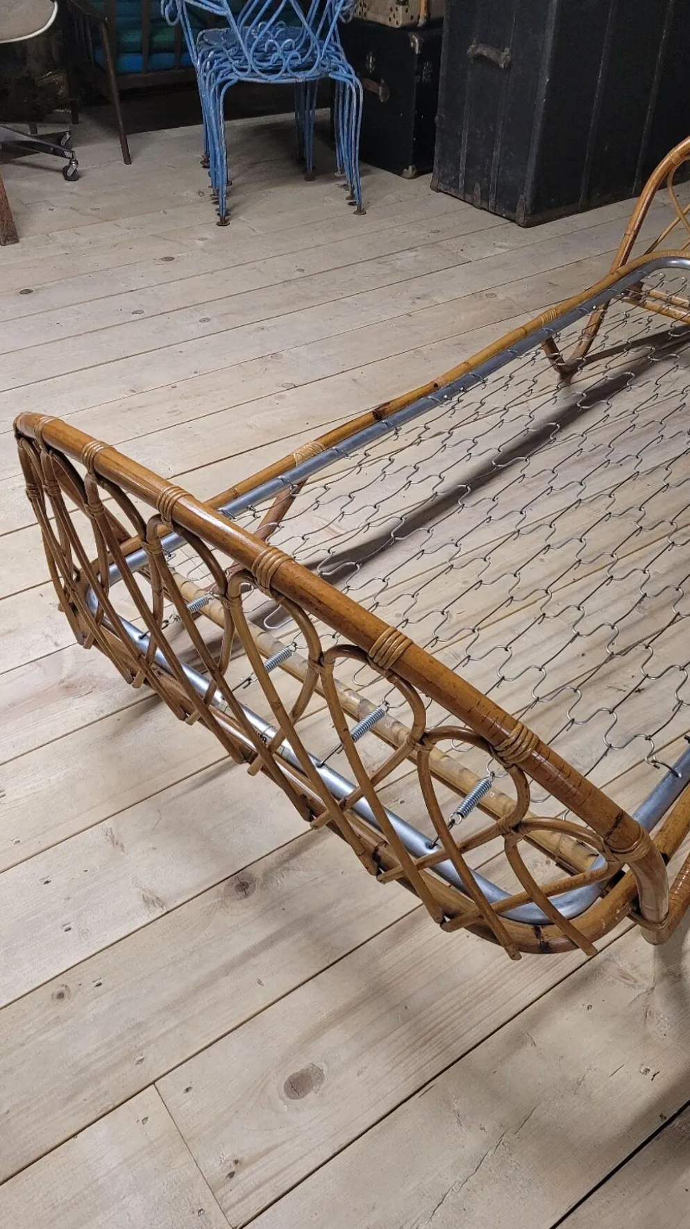 Lit banquette corbeille en rotin vintage- 1950s