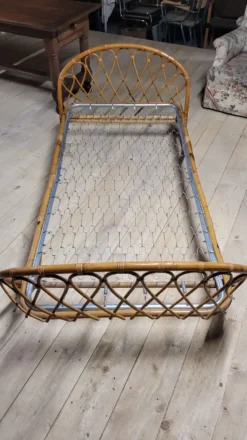Lit banquette corbeille en rotin vintage- 1950s