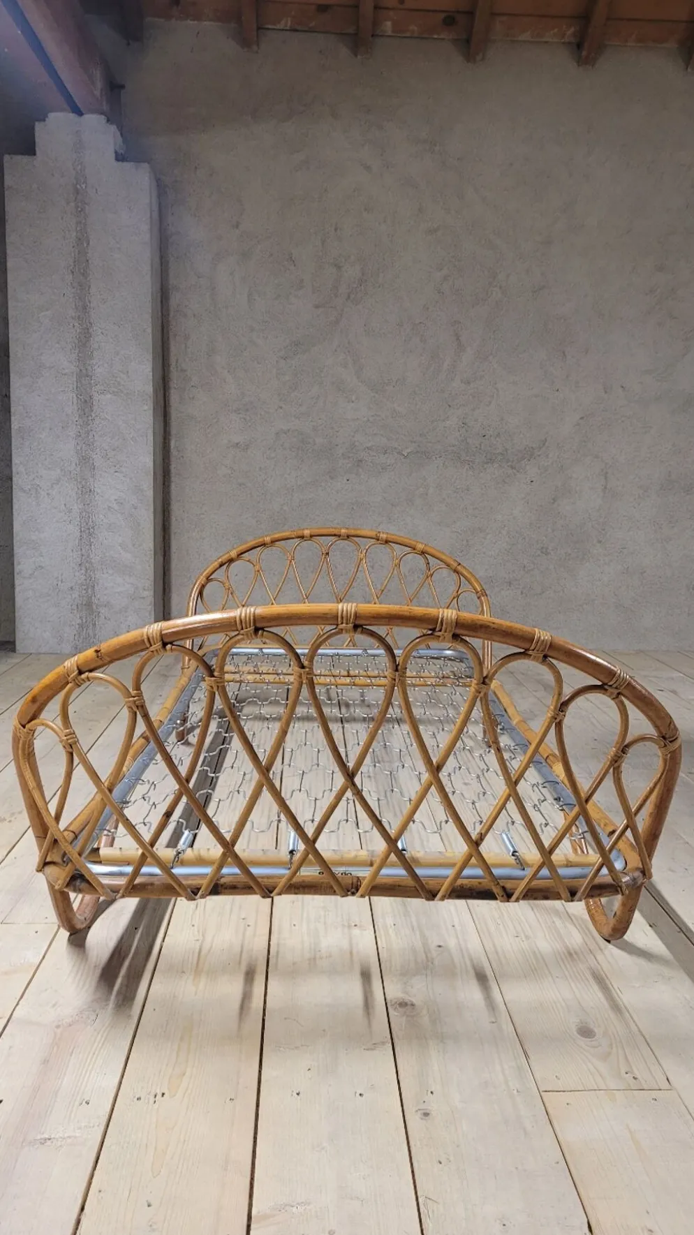 Lit banquette corbeille en rotin vintage- 1950s