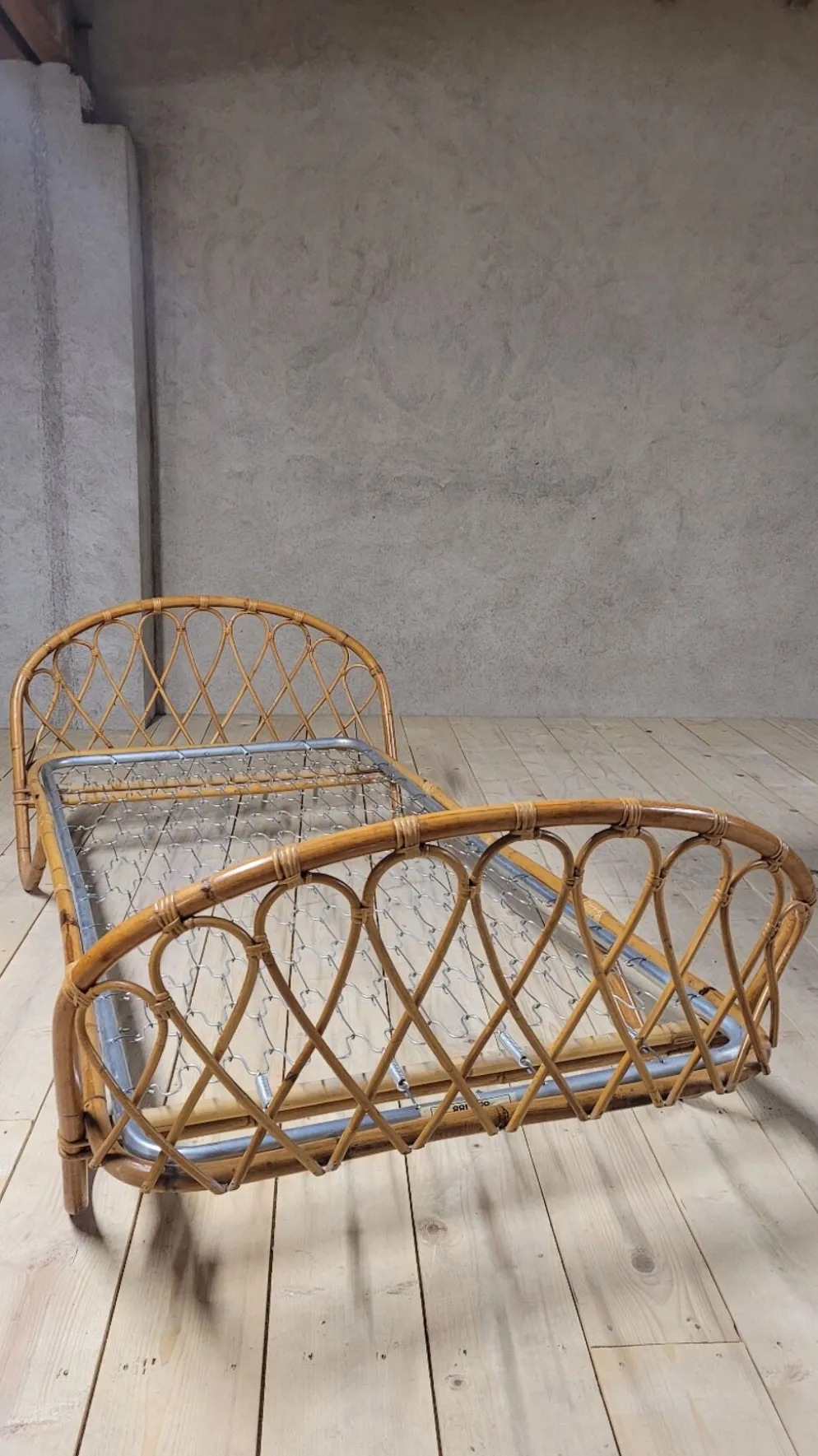 Lit banquette corbeille en rotin vintage- 1950s