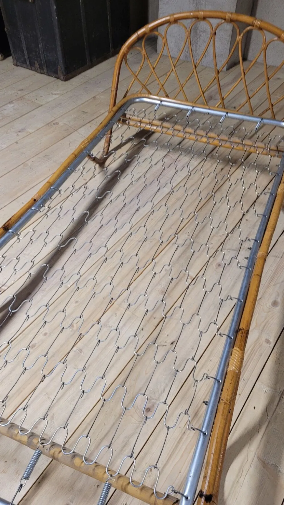 Lit banquette corbeille en rotin vintage- 1950s