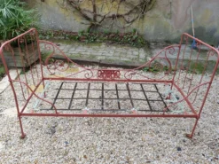 Lit banquette en fer forgé XIXe siècle