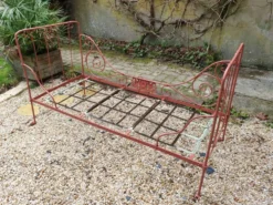 Lit banquette en fer forgé XIXe siècle