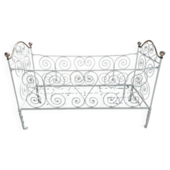 Lit banquette, fer forgé et cuivre, esprit Napoléon III romantique, fin XIX