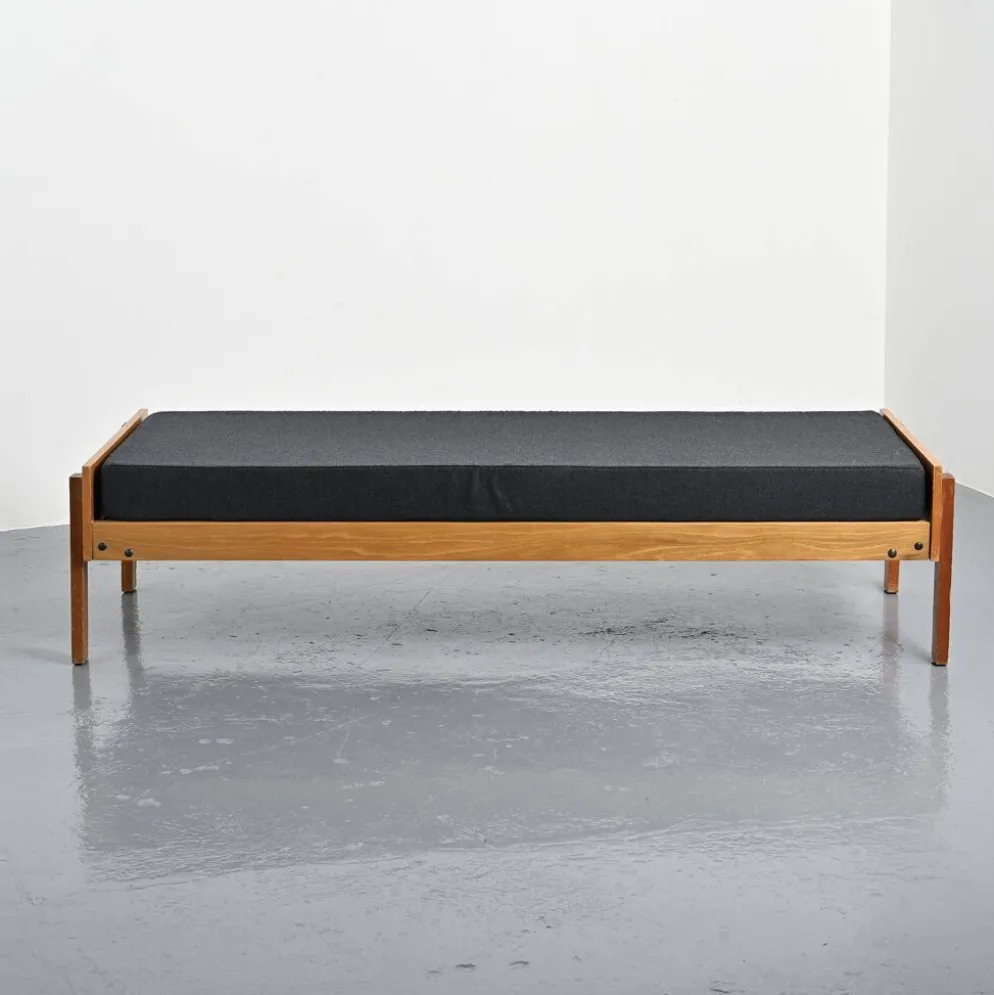Lit banquette par Pierre Guariche, La Plagne, vers 1965