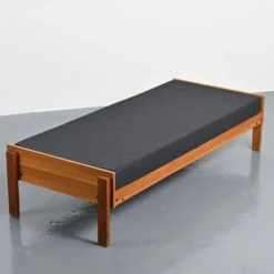 Lit banquette par Pierre Guariche, La Plagne, vers 1965
