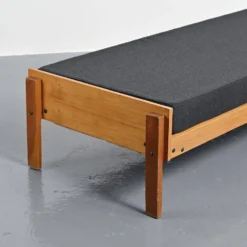 Lit banquette par Pierre Guariche, La Plagne, vers 1965