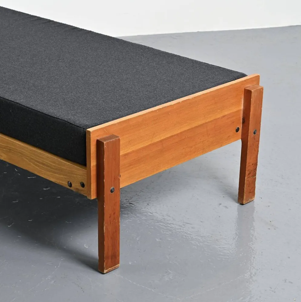 Lit banquette par Pierre Guariche, La Plagne, vers 1965