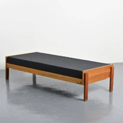 Lit banquette par Pierre Guariche, La Plagne, vers 1965