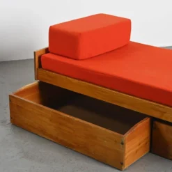 Lit banquette par Pierre Guariche, La Plagne, vers 1965