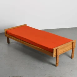 Lit banquette par Pierre Guariche, La Plagne, vers 1965