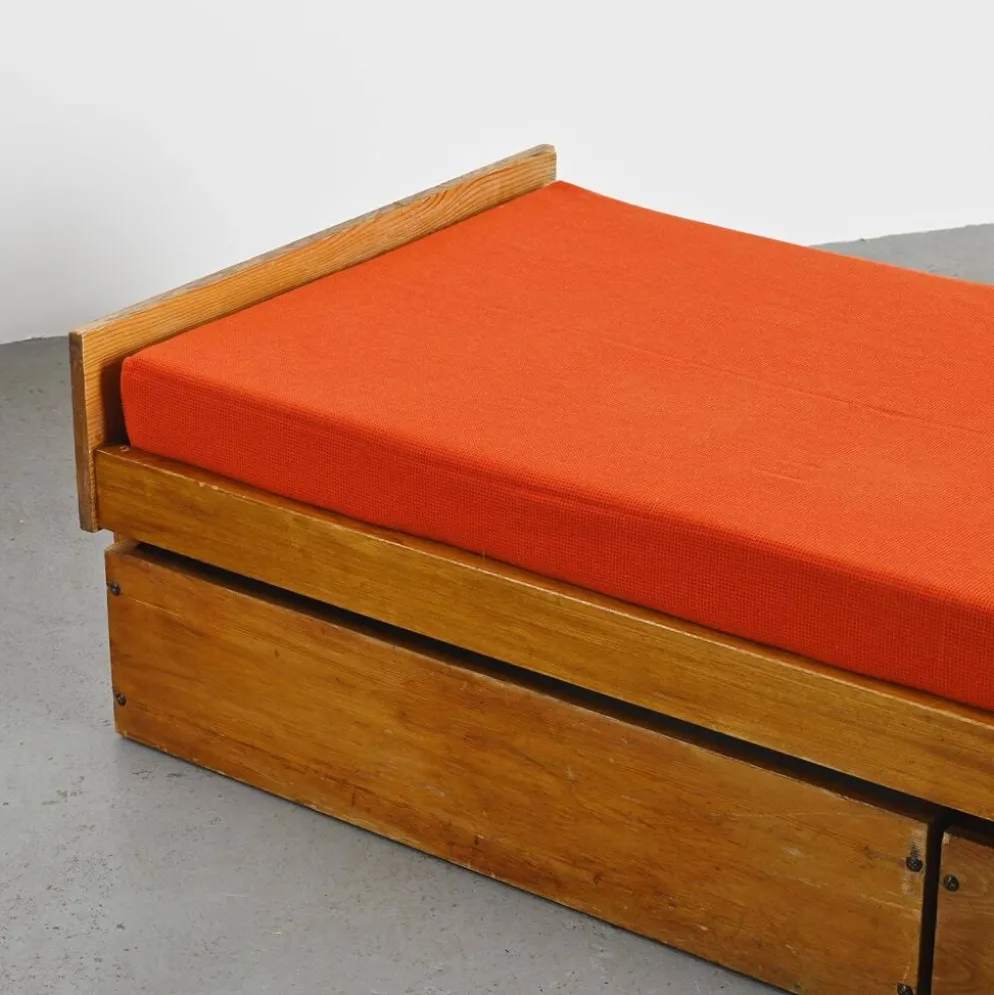 Lit banquette par Pierre Guariche, La Plagne, vers 1965