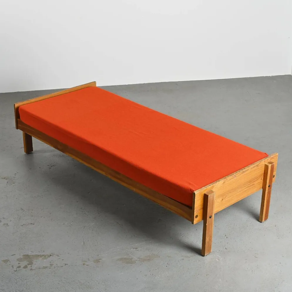 Lit banquette par Pierre Guariche, La Plagne, vers 1965