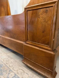 Lit bateau / Banquette ancienne noyer massif – Style Louis-Philippe –