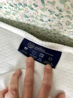 Lit bébé années 50 rénové et son matelas