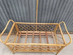 Lit bébé berceau en osier rotin vintage