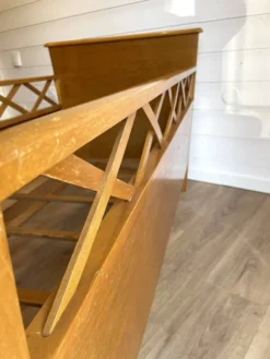 Lit bébé / Berceau vintage en bois et pieds compas - Design Mid-Century